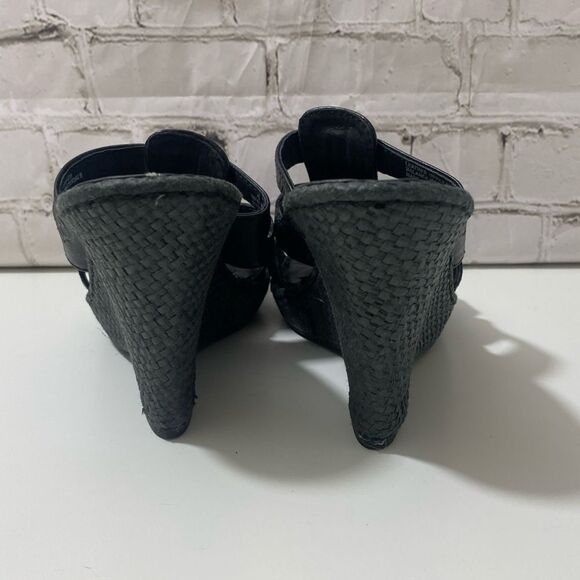 Born Women's Black Sandals - Picture 4 of 6